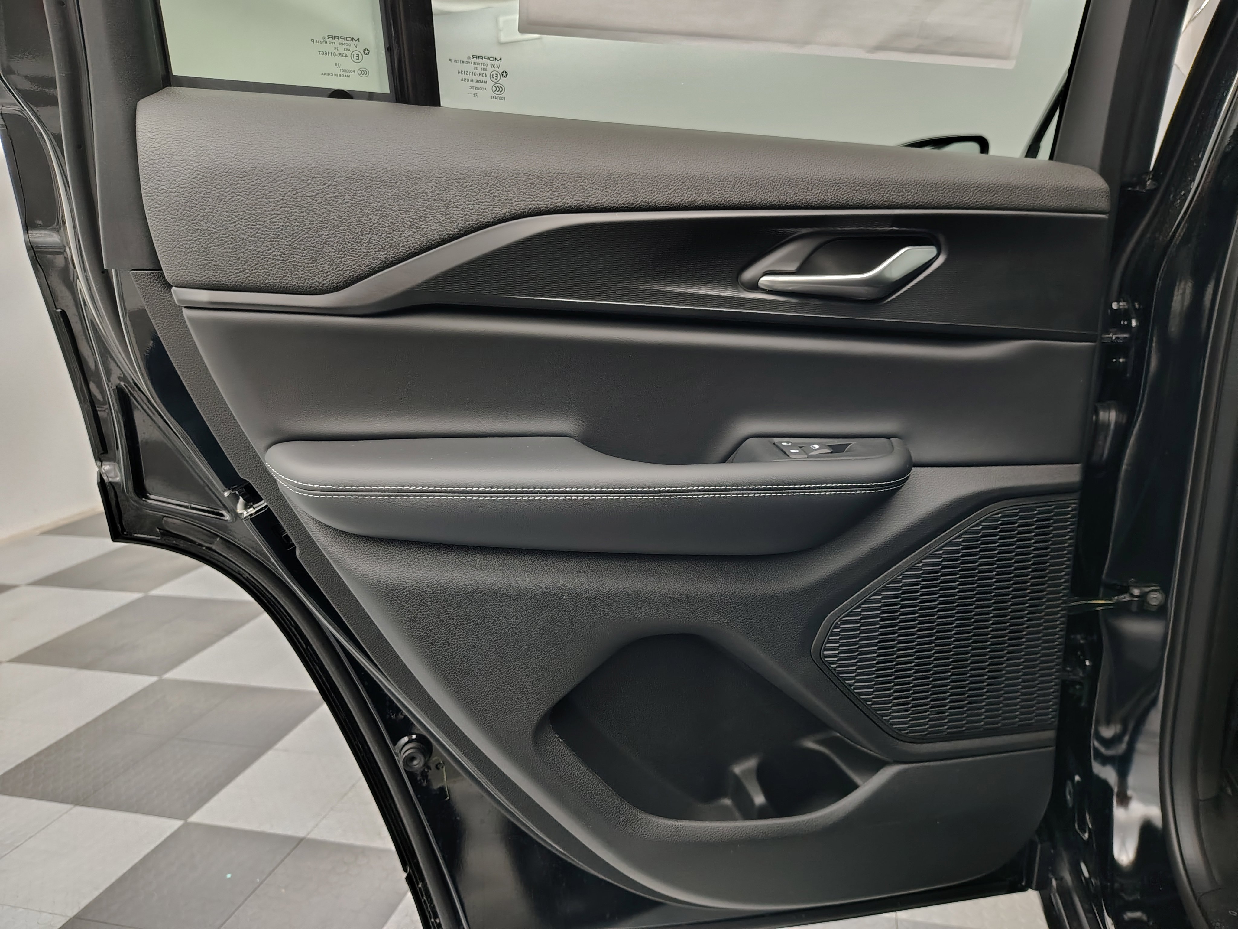 New 2025 Jeep Grand Cherokee Altitude image 19