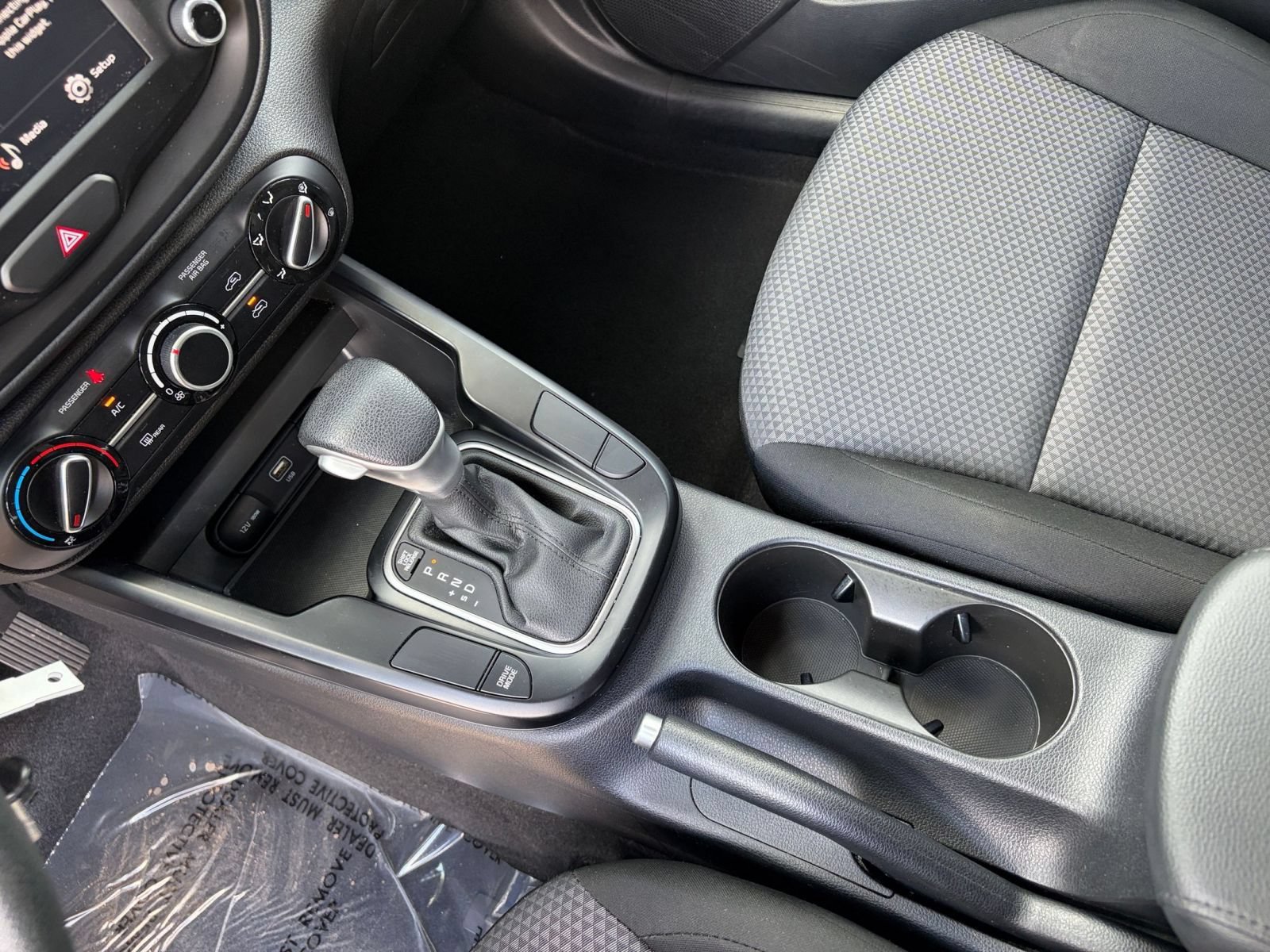 Used 2025 Kia Soul LX w/ LX Technology Package FWD image 38