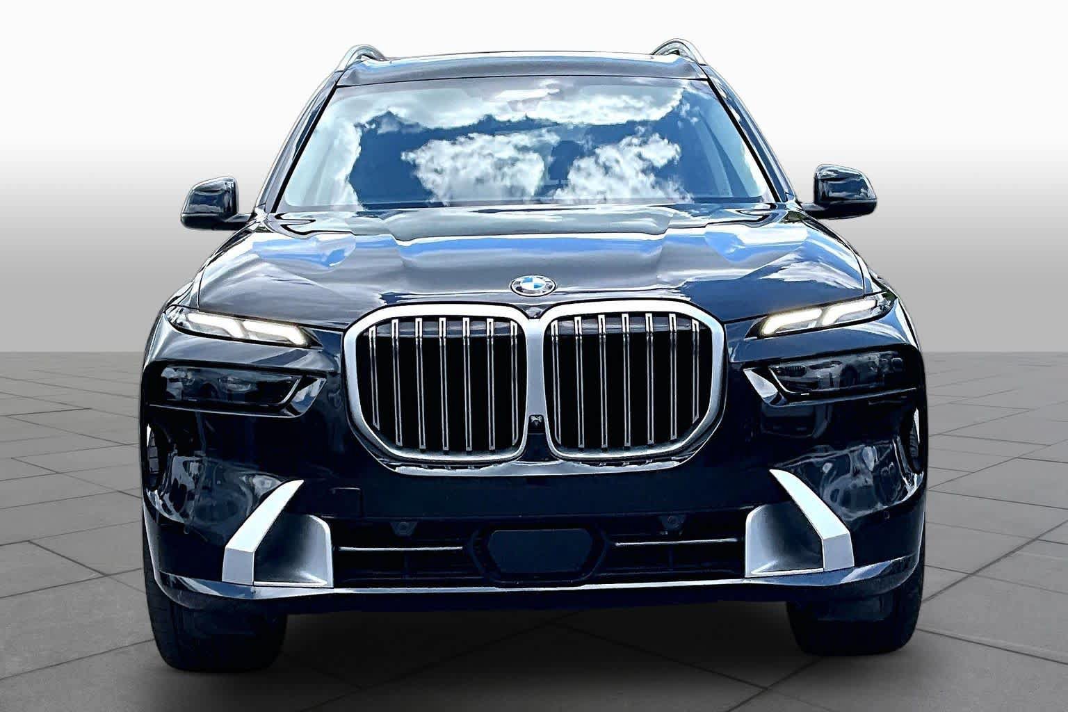 Used 2024 BMW X7 xDrive40i w/ Executive Package AWD/4WD image 4