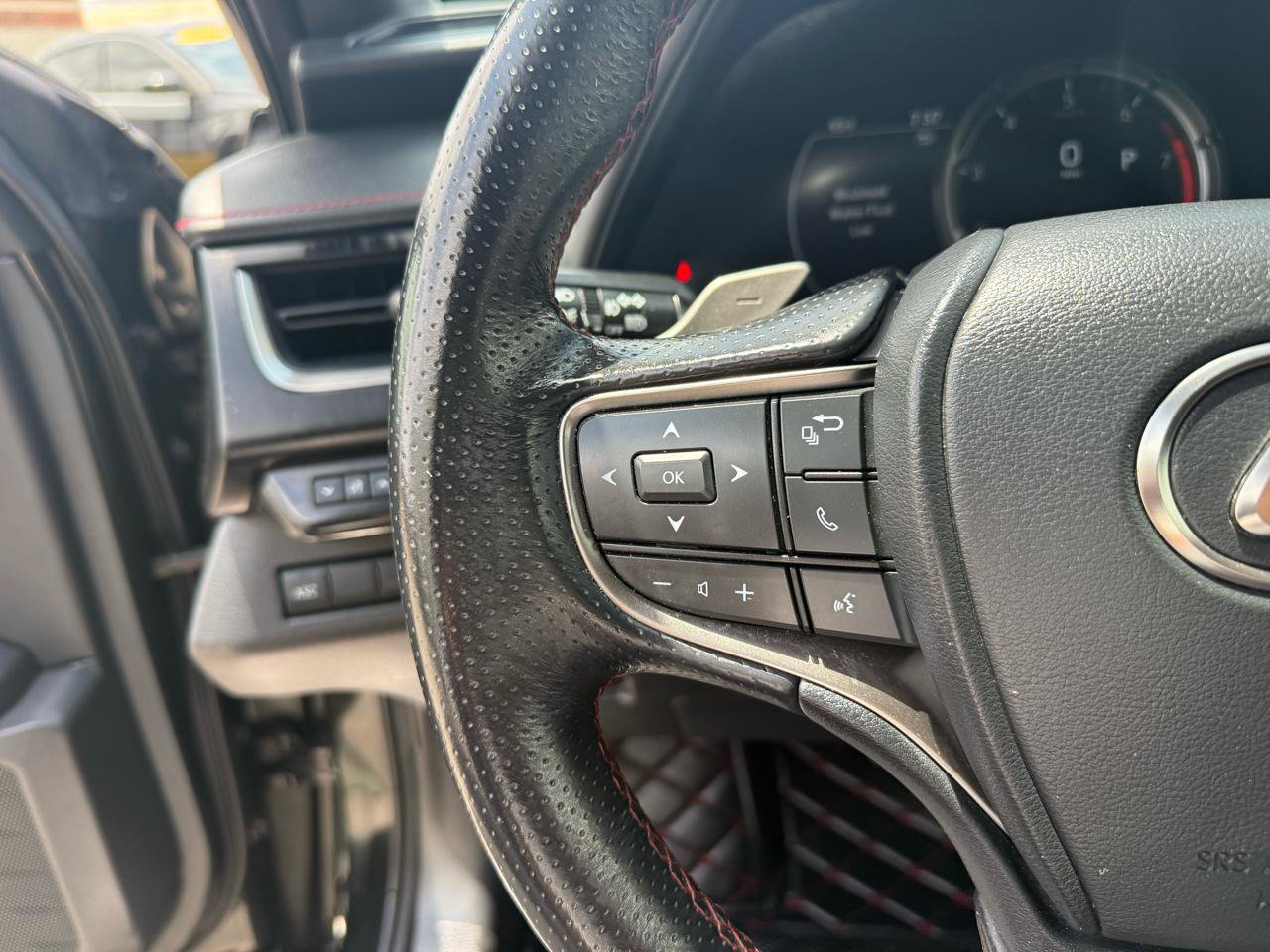 Used 2022 Lexus UX 200 F Sport w/ Accessory Package (Z2) FWD image 17