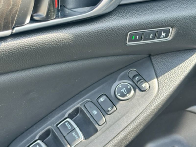 Used 2022 Honda Accord Touring image 8