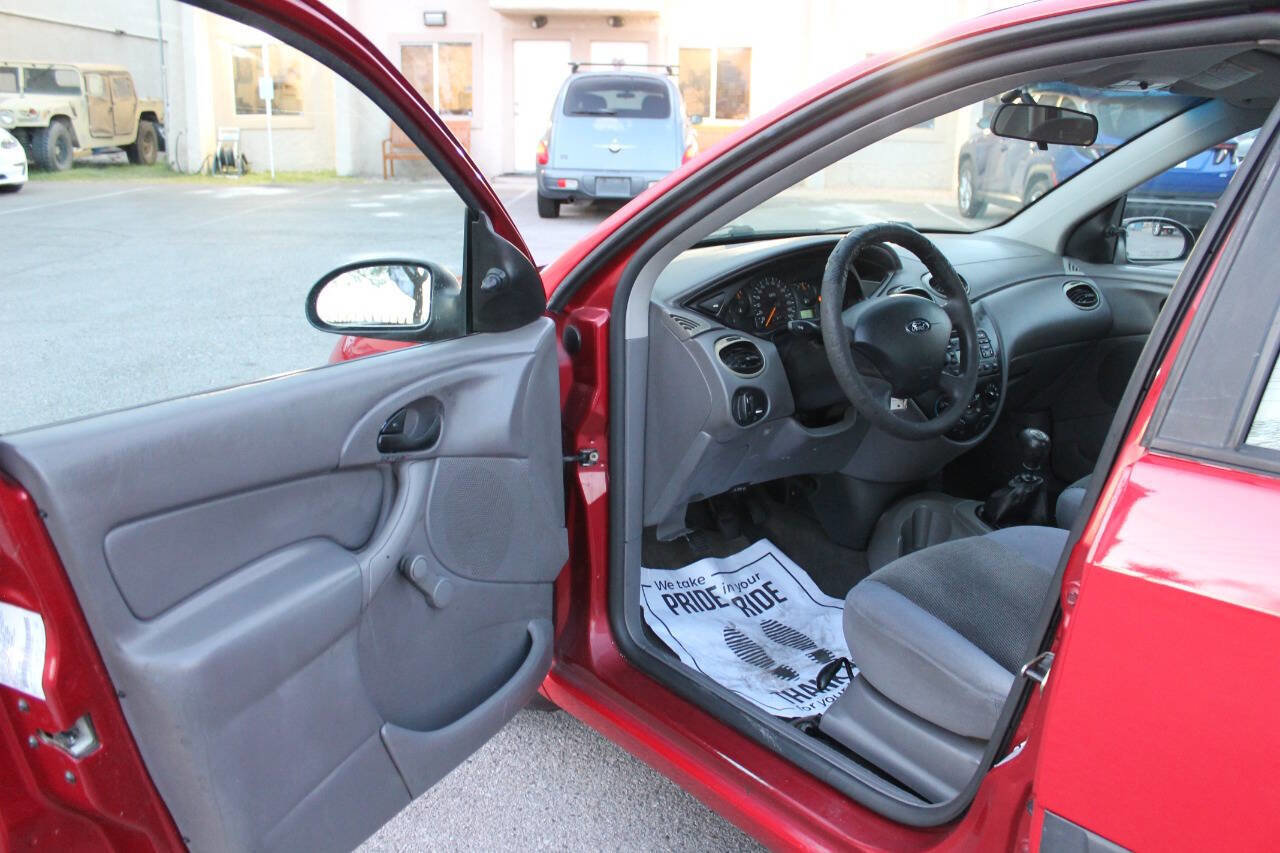 Used 2004 Ford Focus LX image 19