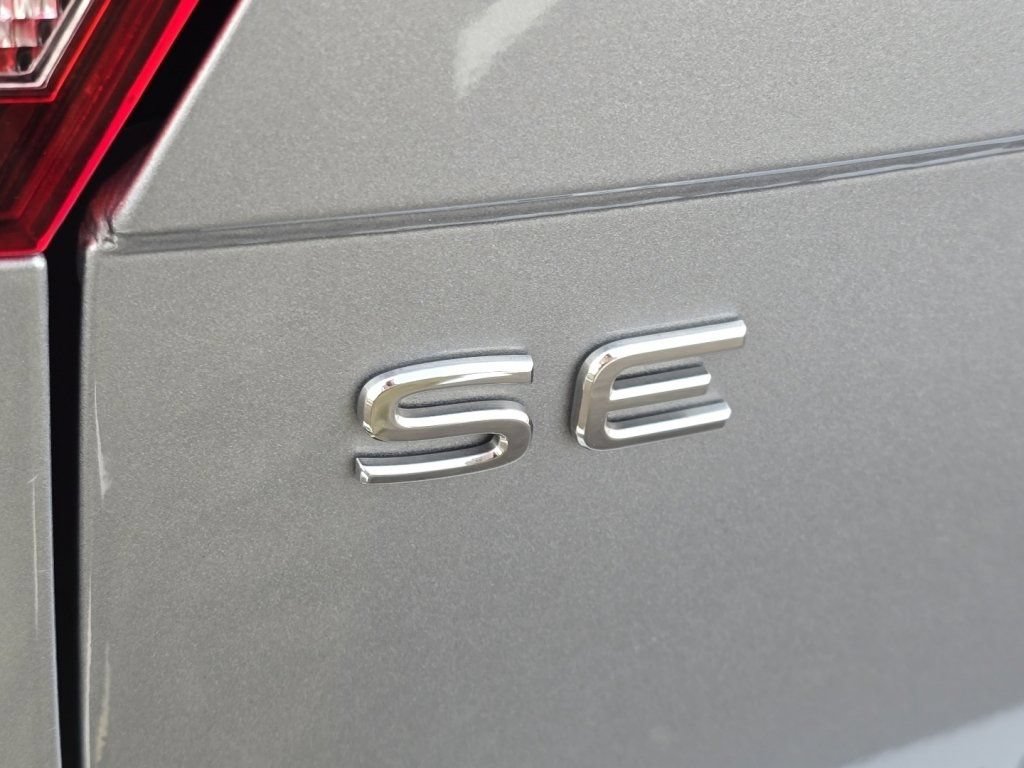 Used 2023 Volkswagen Tiguan SE AWD/4WD image 29