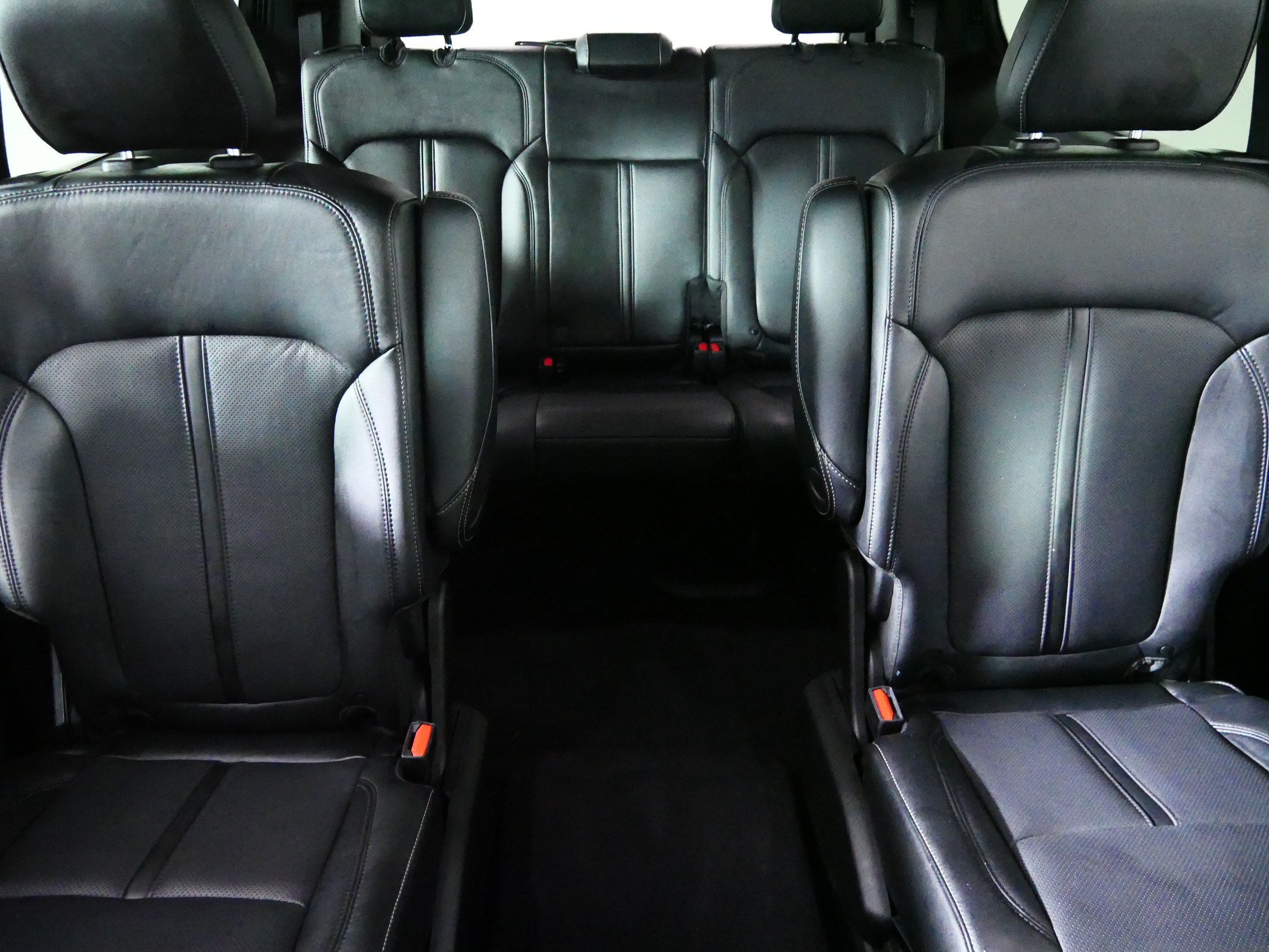 Used 2022 Jeep Wagoneer Series III w/ Premium Group I AWD/4WD image 13