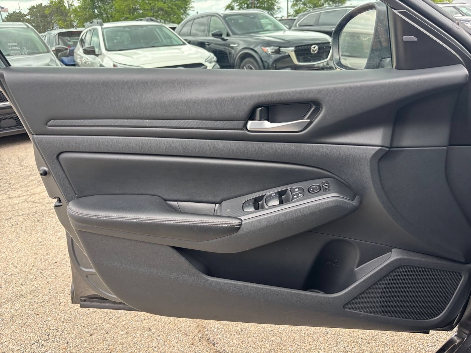 Used 2025 Nissan Altima 2.5 SV FWD image 15