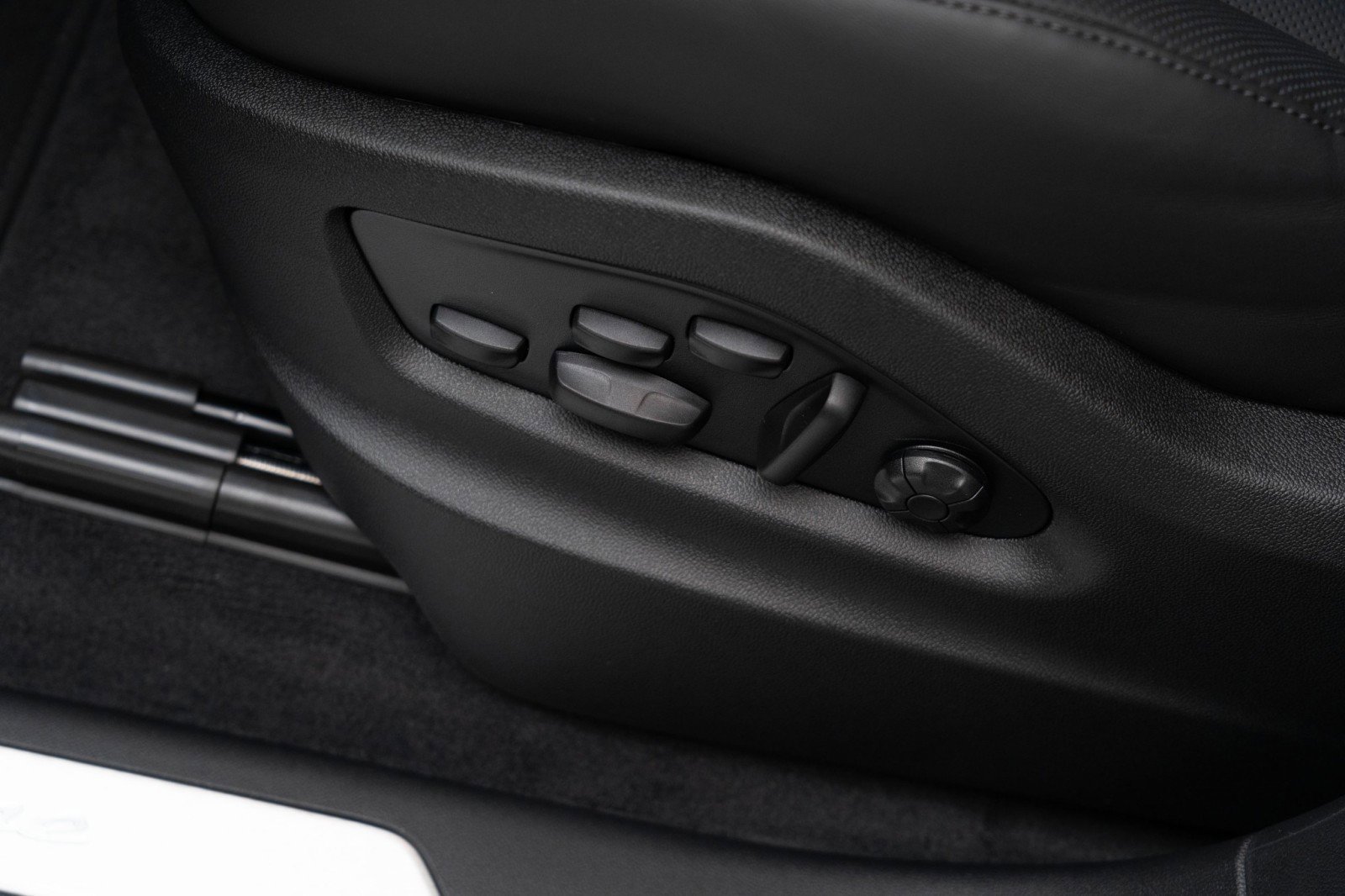 New 2025 Porsche Cayenne image 15