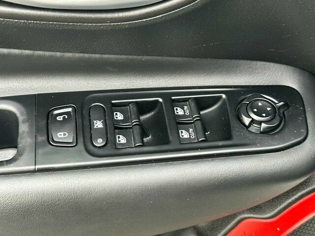 Used 2019 Jeep Renegade Trailhawk AWD/4WD image 13