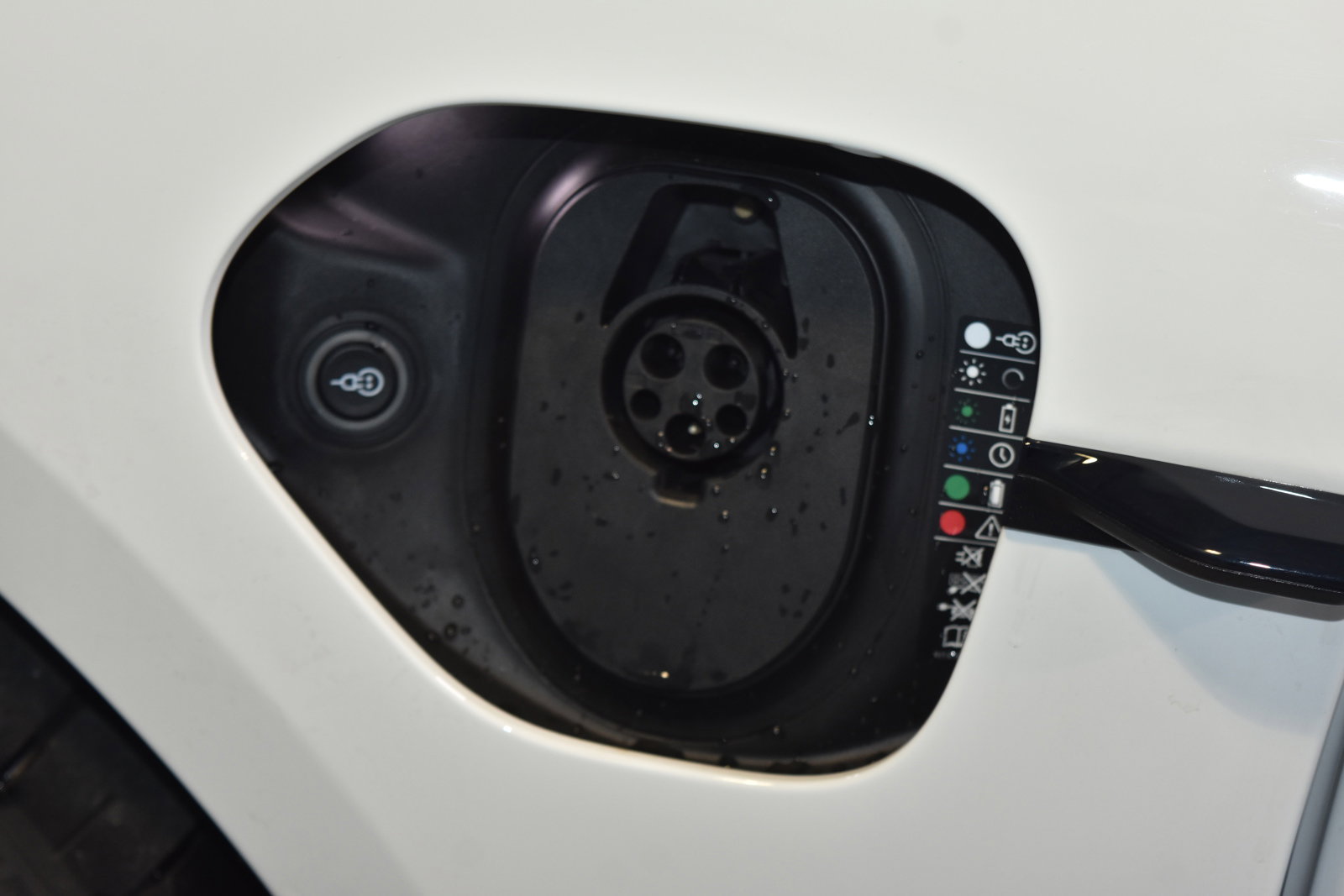 New 2024 Porsche Taycan 4S image 34