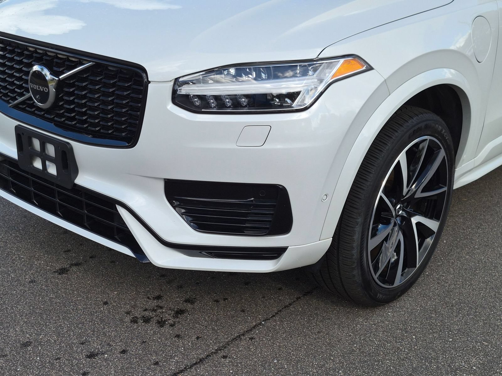Used 2023 Volvo XC90 T8 Plus w/ Protection Package AWD/4WD image 9
