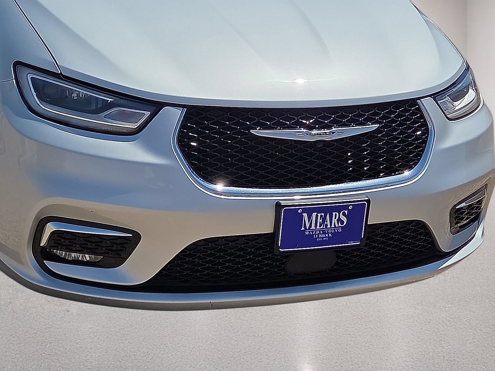 Used 2024 Chrysler Pacifica Touring-L FWD image 9