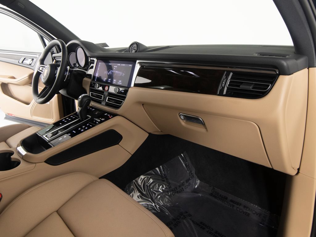 Certified 2026 Porsche Macan AWD/4WD image 31