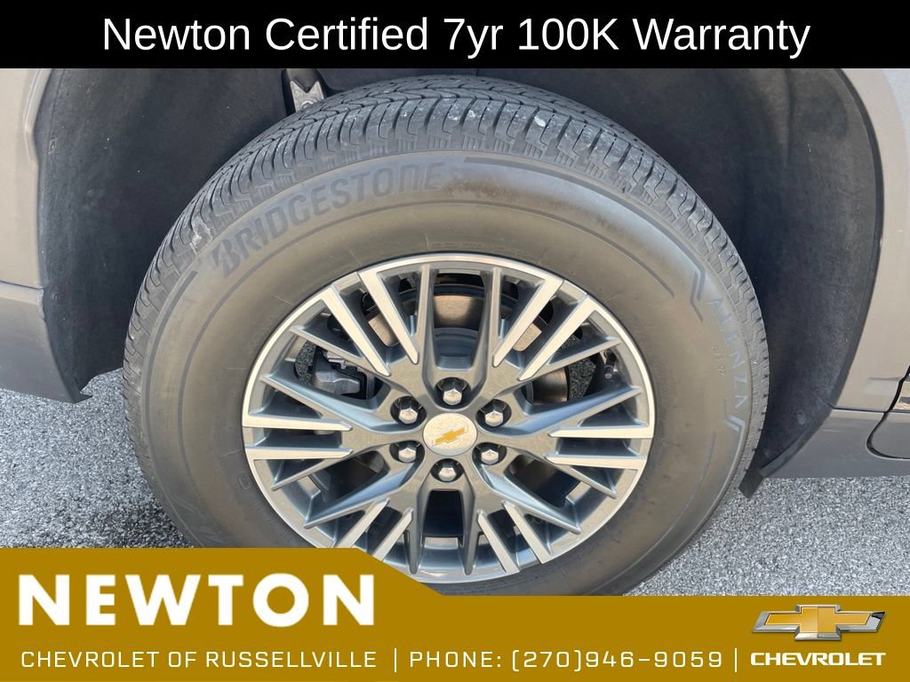 Used 2025 Chevrolet Traverse LT FWD image 19