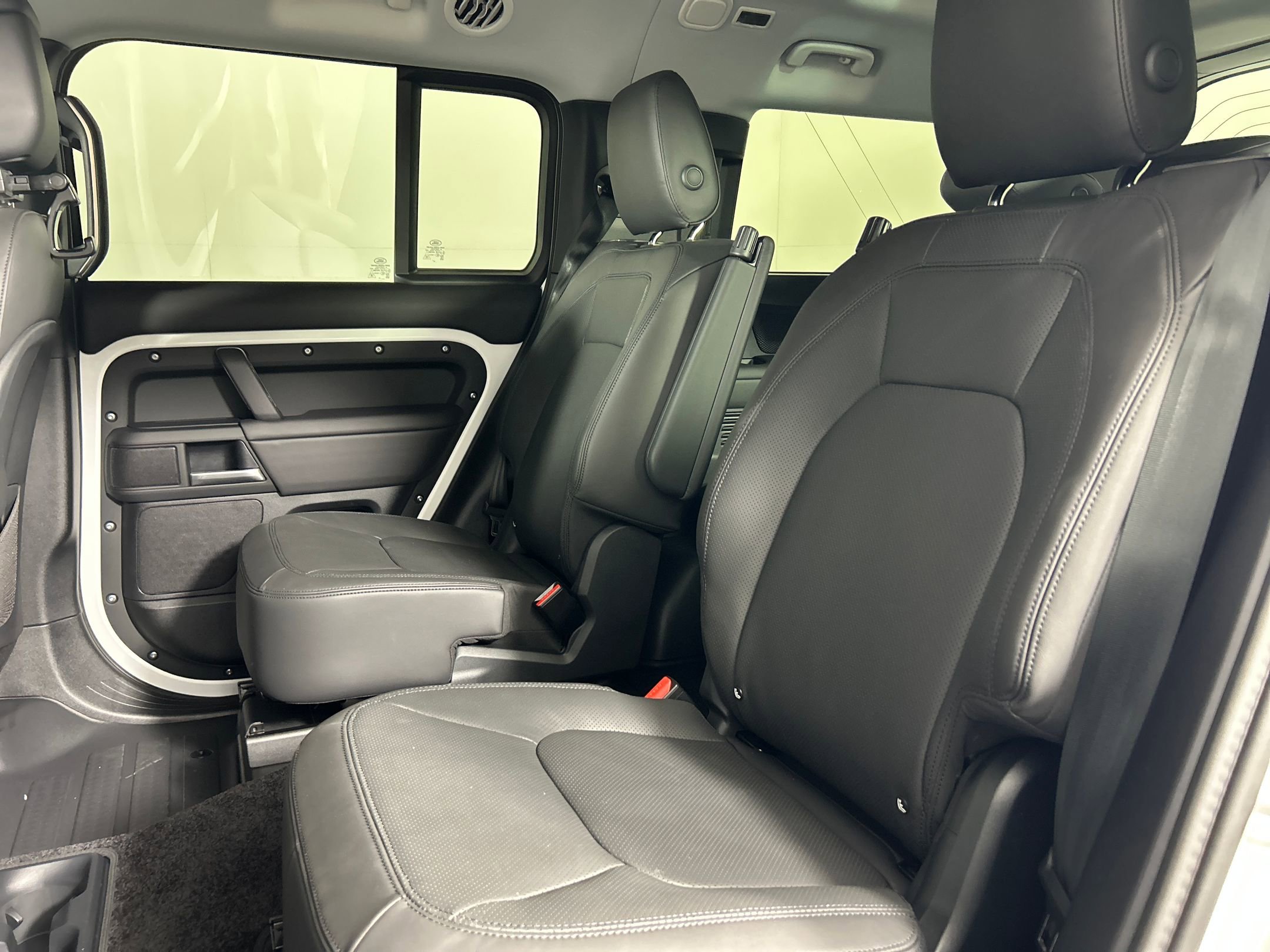 New 2025 Land Rover Defender 130 S image 21