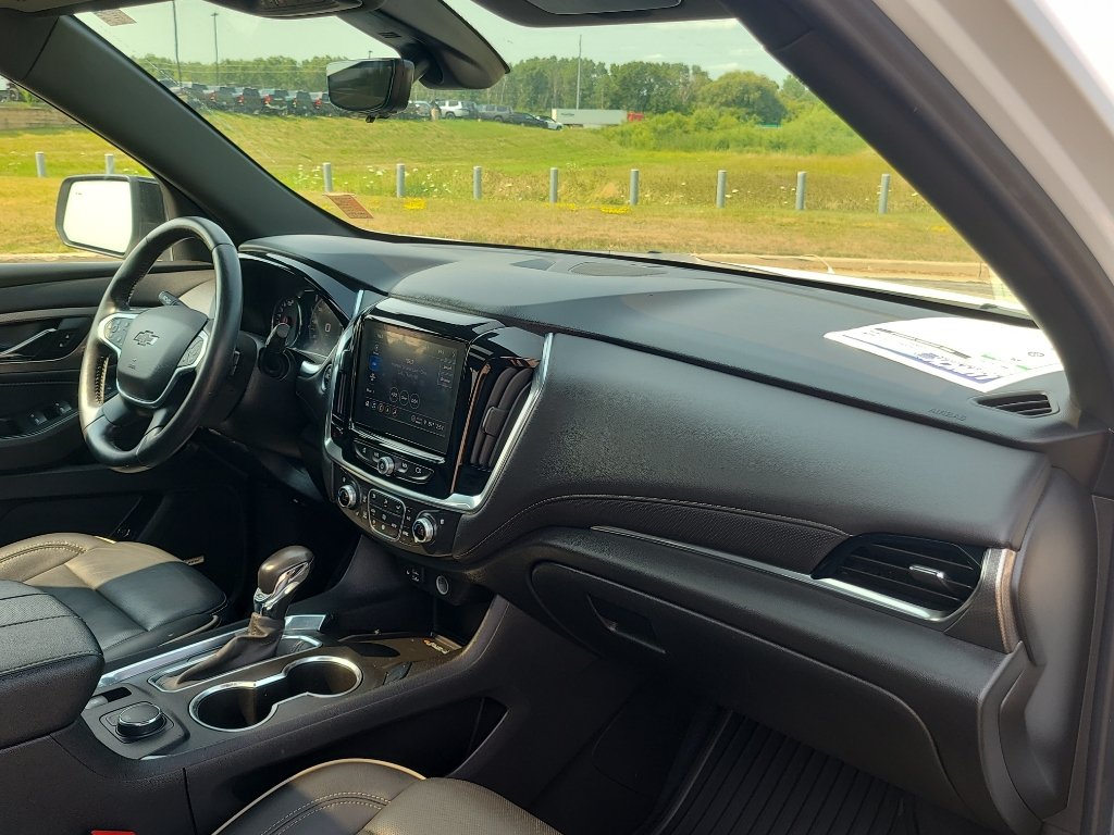 Used 2022 Chevrolet Traverse Premier w/ Redline Edition AWD/4WD image 30