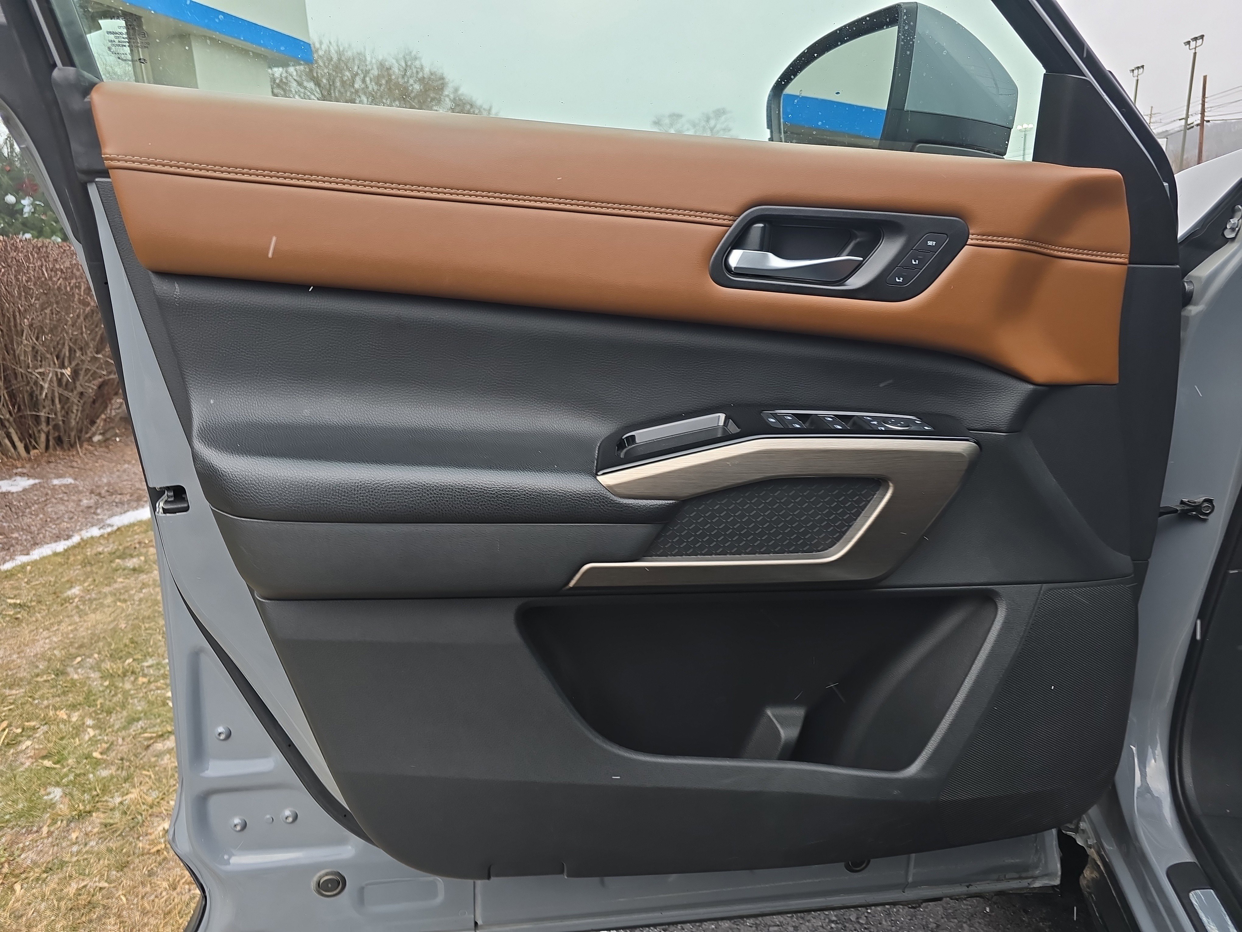 Used 2023 Nissan Pathfinder Platinum image 17