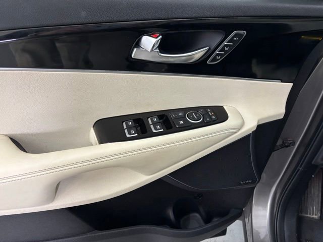Used 2016 Kia Sorento SX image 12