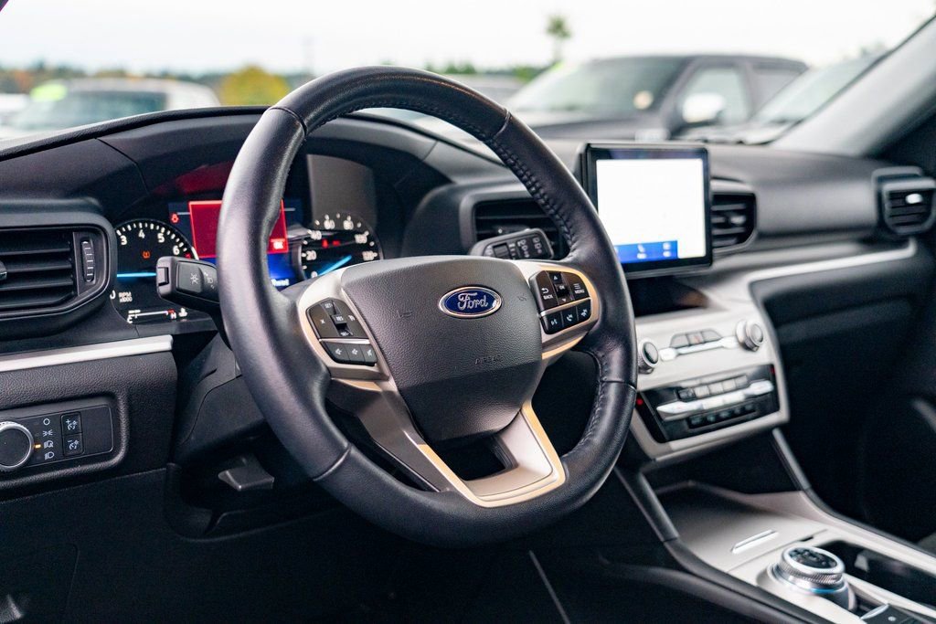 Used 2022 Ford Explorer XLT image 14
