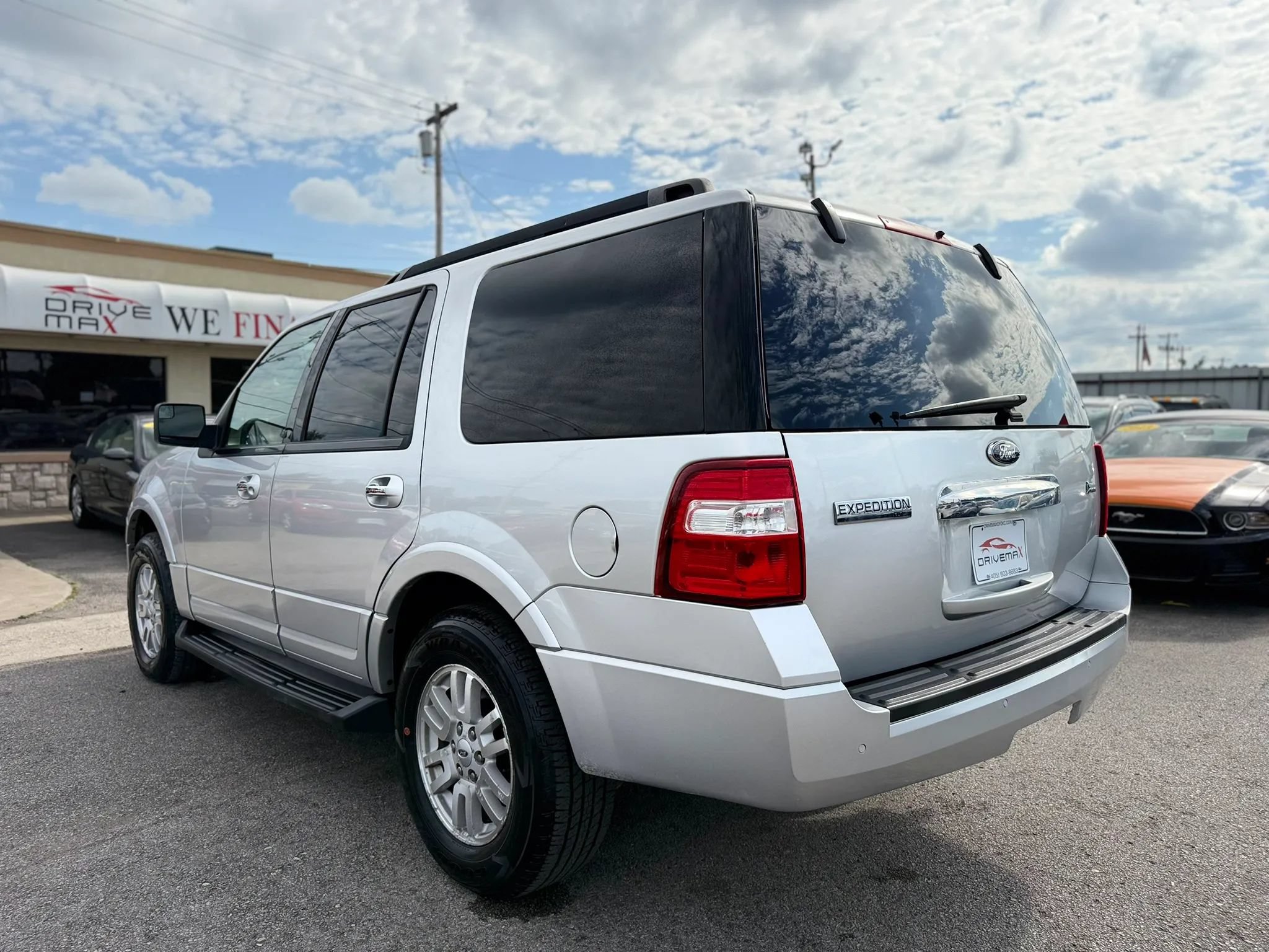 Used 2012 Ford Expedition XLT w/ HD Trailer Tow Pkg AWD/4WD image 9