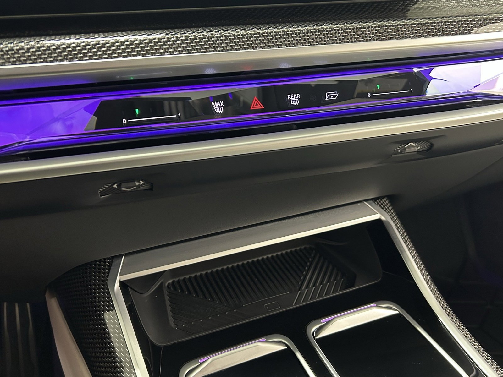 Used 2025 BMW 760i xDrive w/ Premium Package image 19