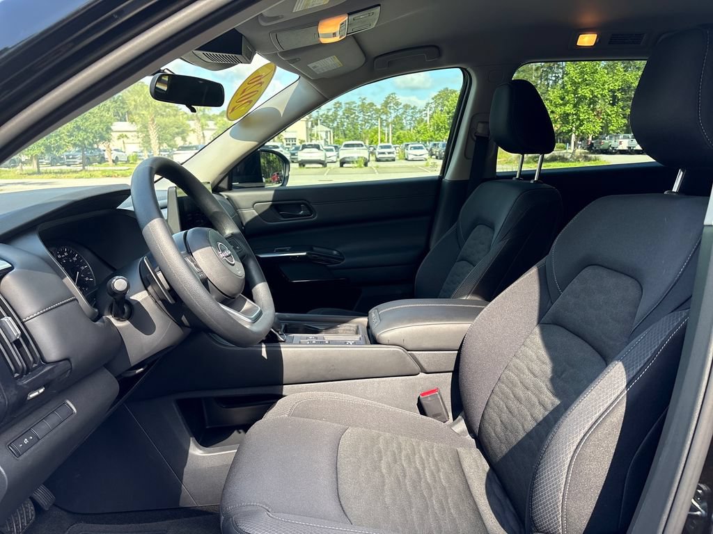 Used 2026 Nissan Pathfinder S FWD image 4