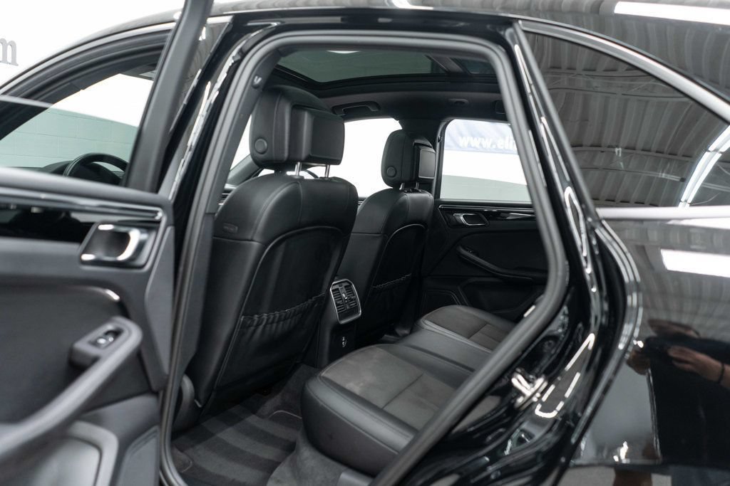 Used 2024 Porsche Macan AWD/4WD image 30