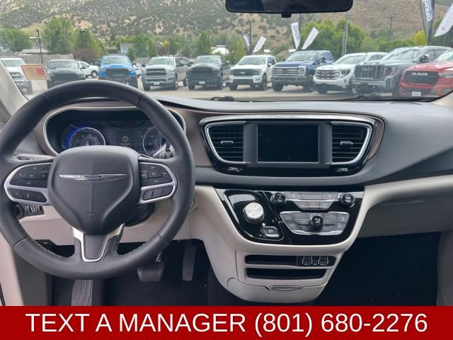 Used 2022 Chrysler Voyager LX FWD image 18