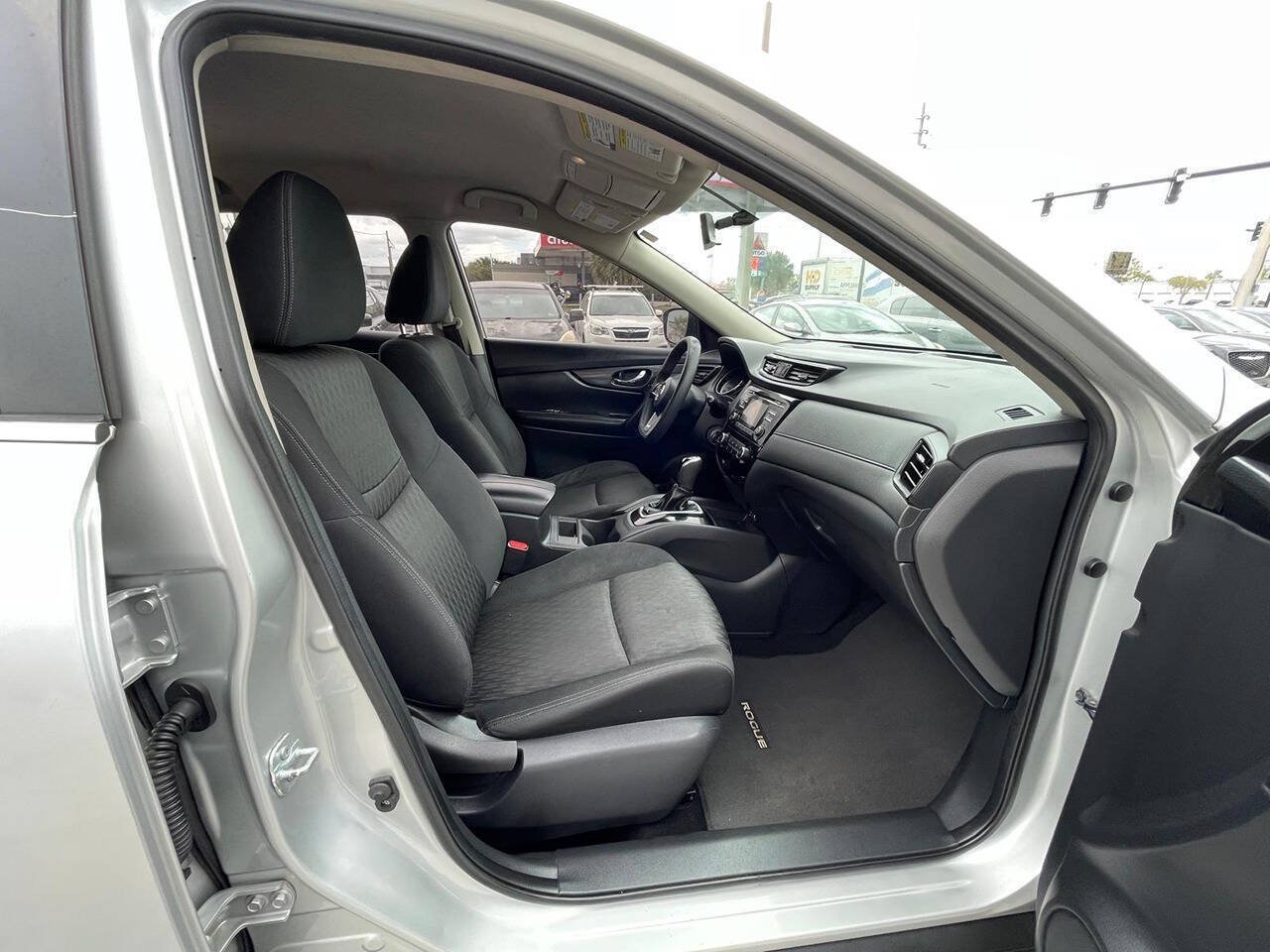 Used 2017 Nissan Rogue S FWD image 7