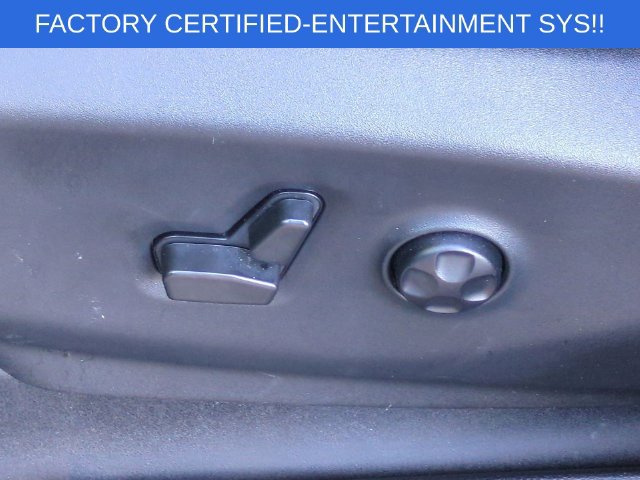 Certified 2023 Chrysler Pacifica Limited w/ Uconnect Theater Family Group FWD image 17