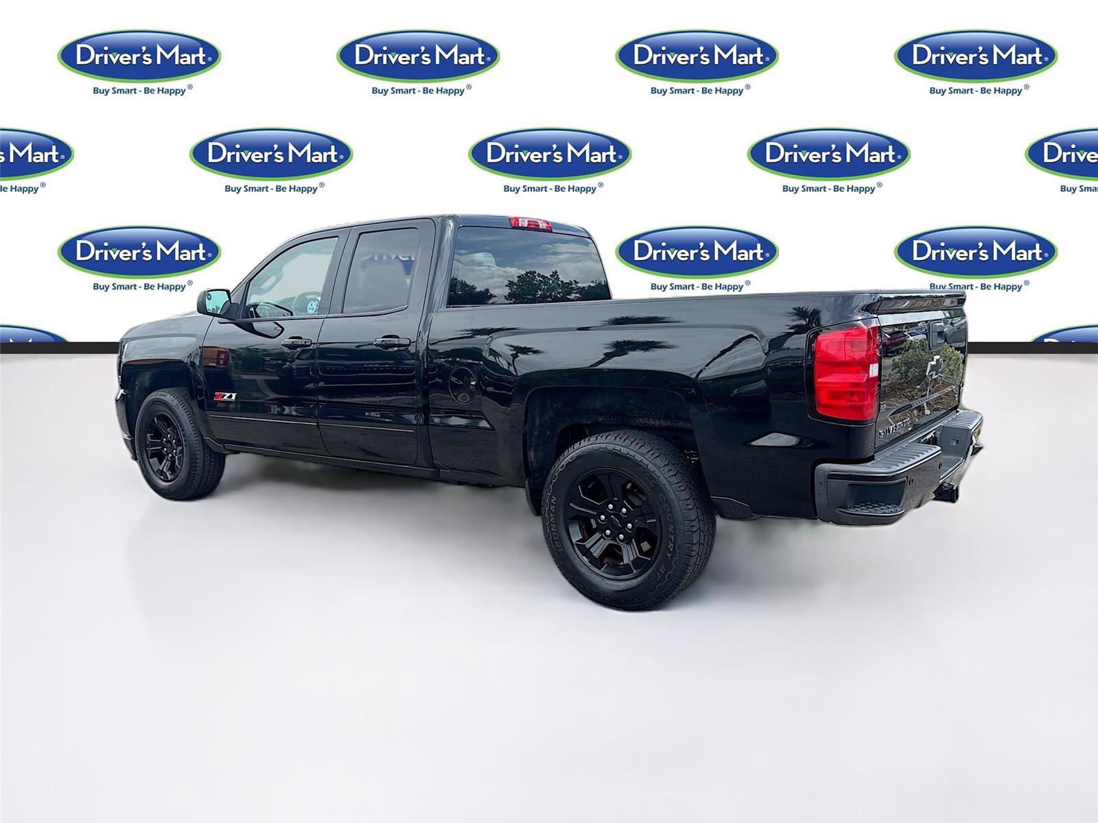 Used 2018 Chevrolet Silverado 1500 LT w/ Midnight Edition AWD/4WD image 5