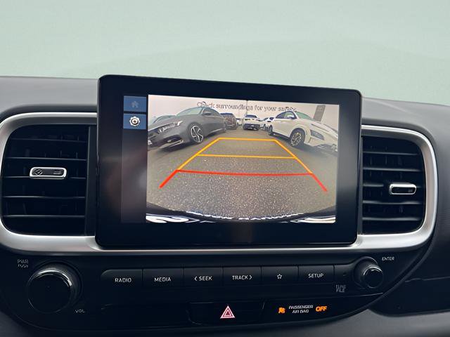 Certified 2025 Hyundai Venue SE image 18