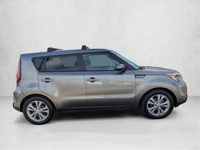 Used 2016 Kia Soul + image 4