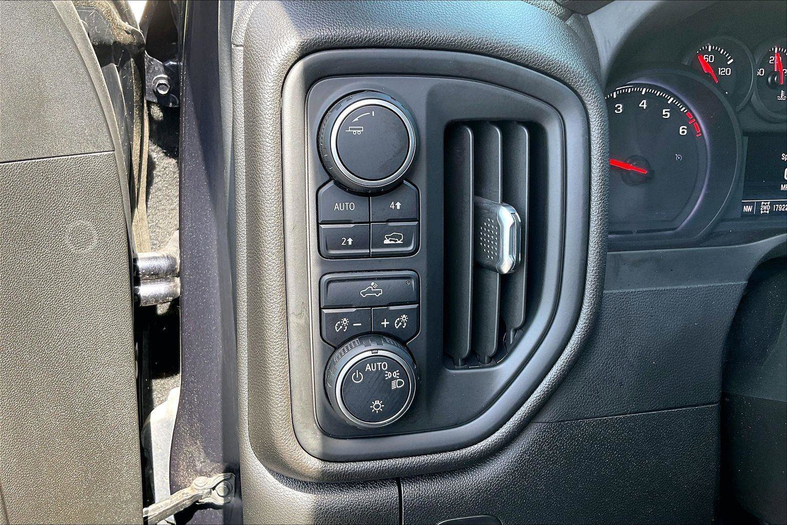Used 2023 Chevrolet Silverado 1500 Custom AWD/4WD image 34