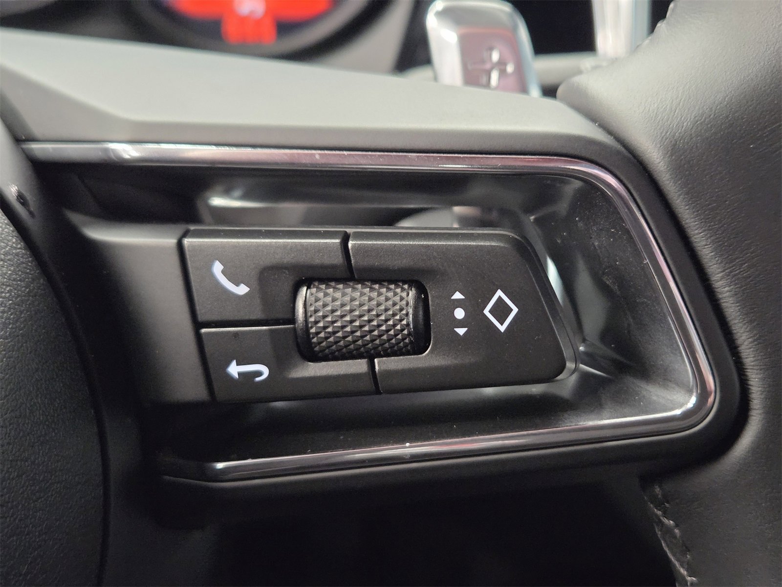 Certified 2026 Porsche Macan image 19