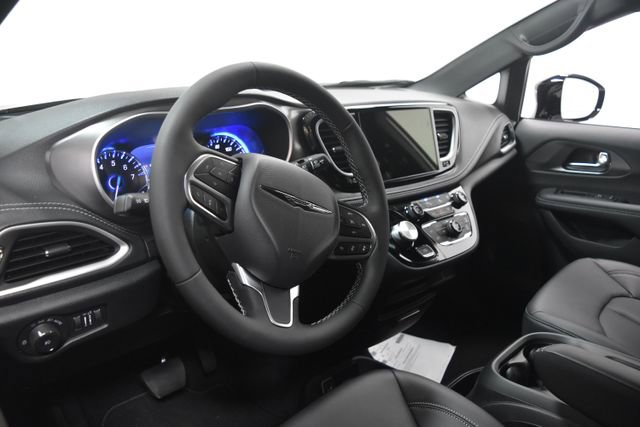 New 2026 Chrysler Pacifica Select image 11