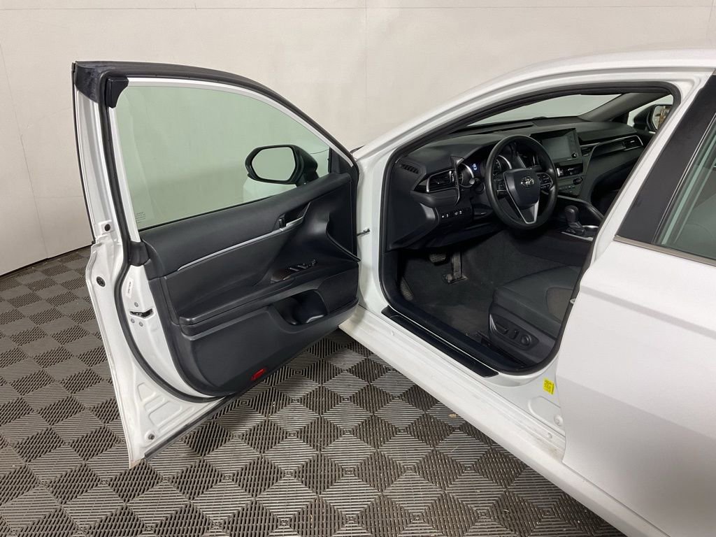 Used 2023 Toyota Camry LE AWD/4WD image 19