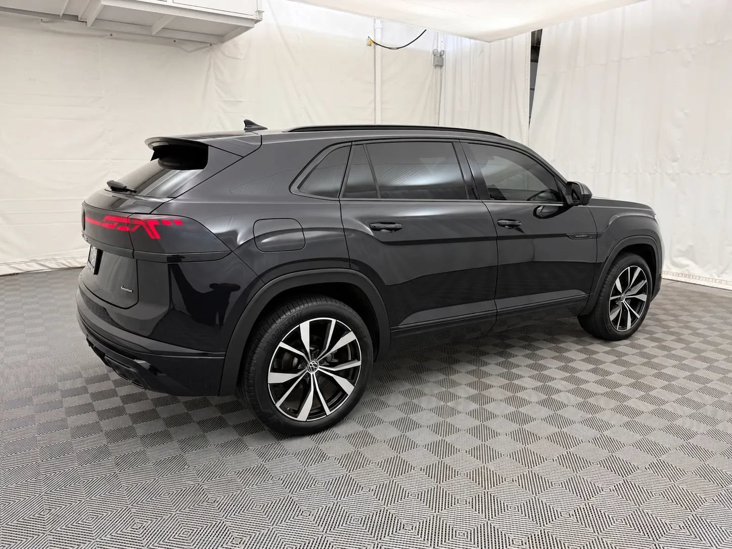 Used 2024 Volkswagen Atlas Cross Sport SEL Premium R-Line AWD/4WD image 5