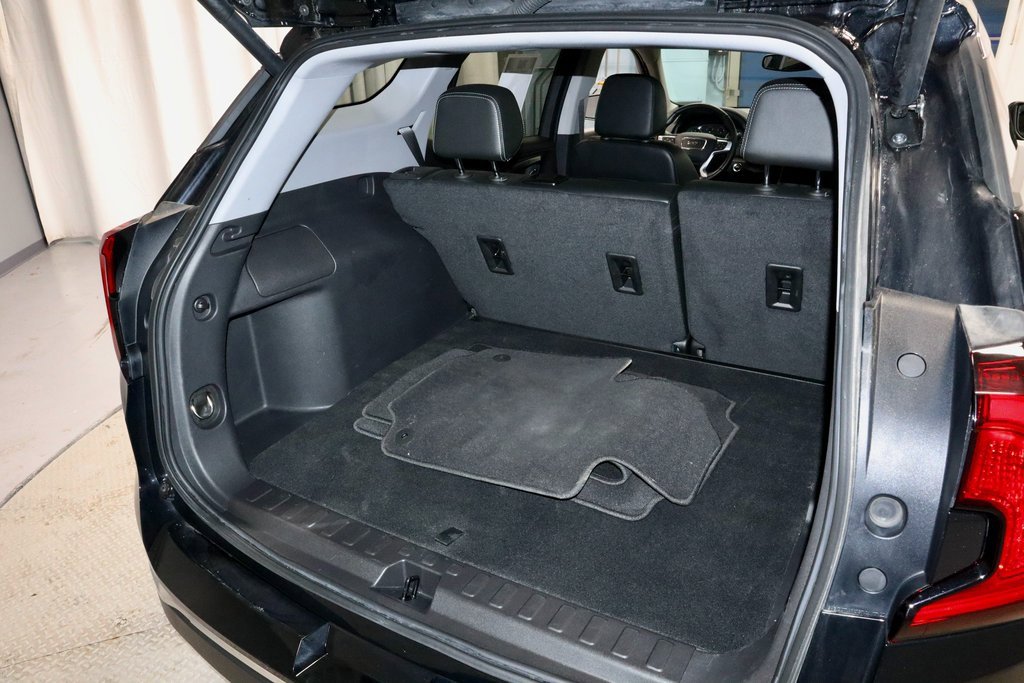 Used 2024 GMC Terrain SLT image 15