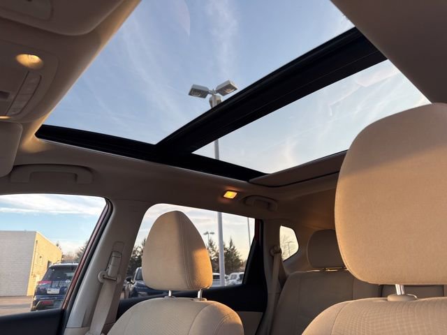 Used 2015 Nissan Rogue SV w/ SV Premium Package image 14