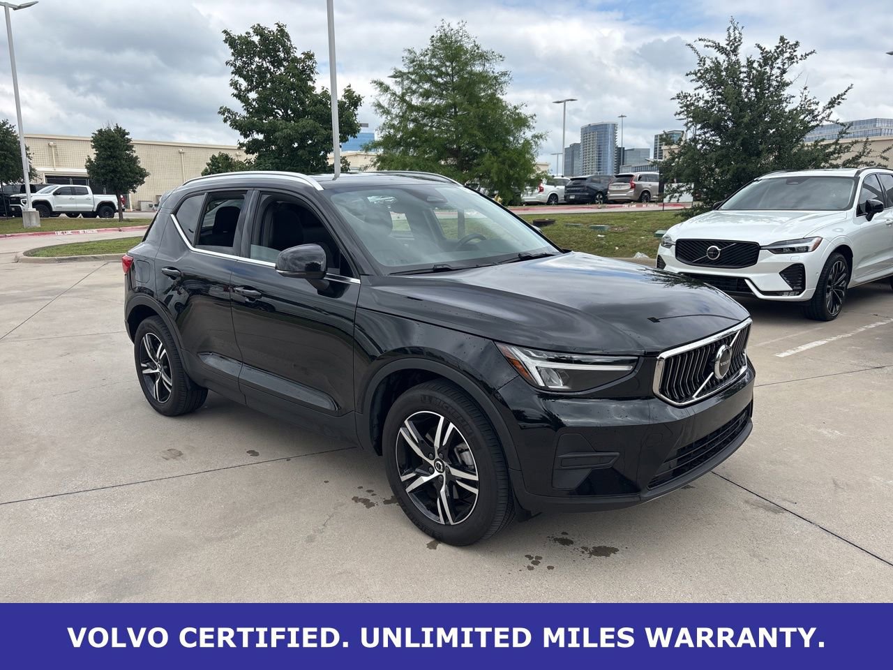 Used 2025 Volvo XC40 B5 Core AWD/4WD image 3