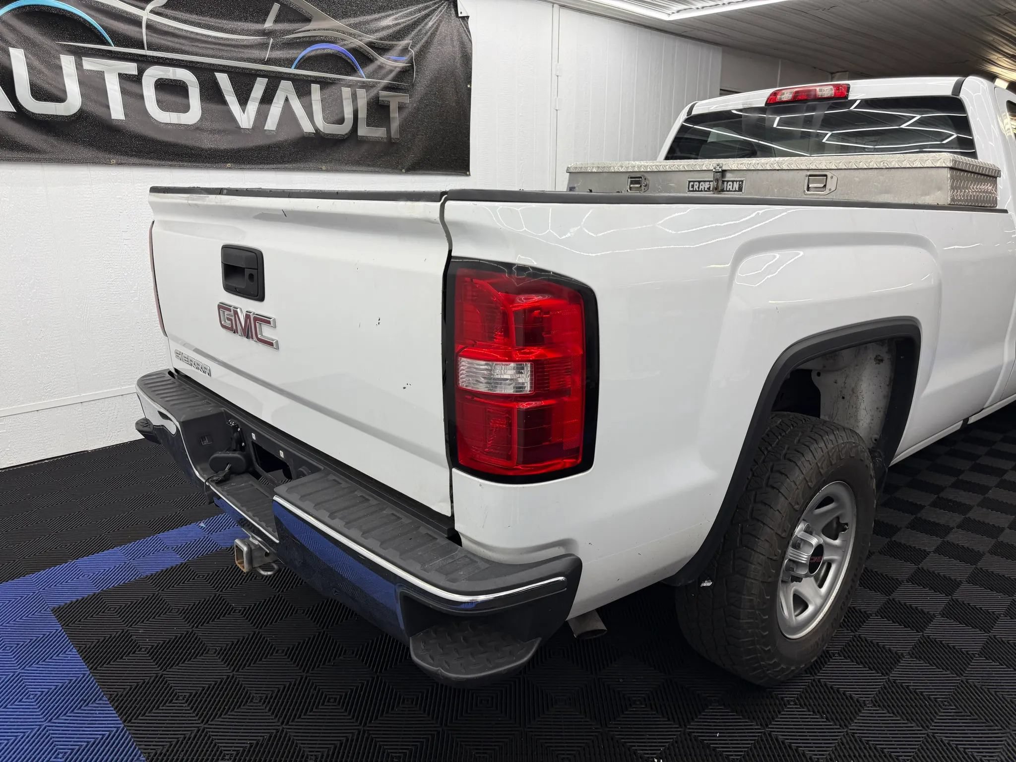 Used 2018 GMC Sierra 1500 2WD Regular Cab image 3
