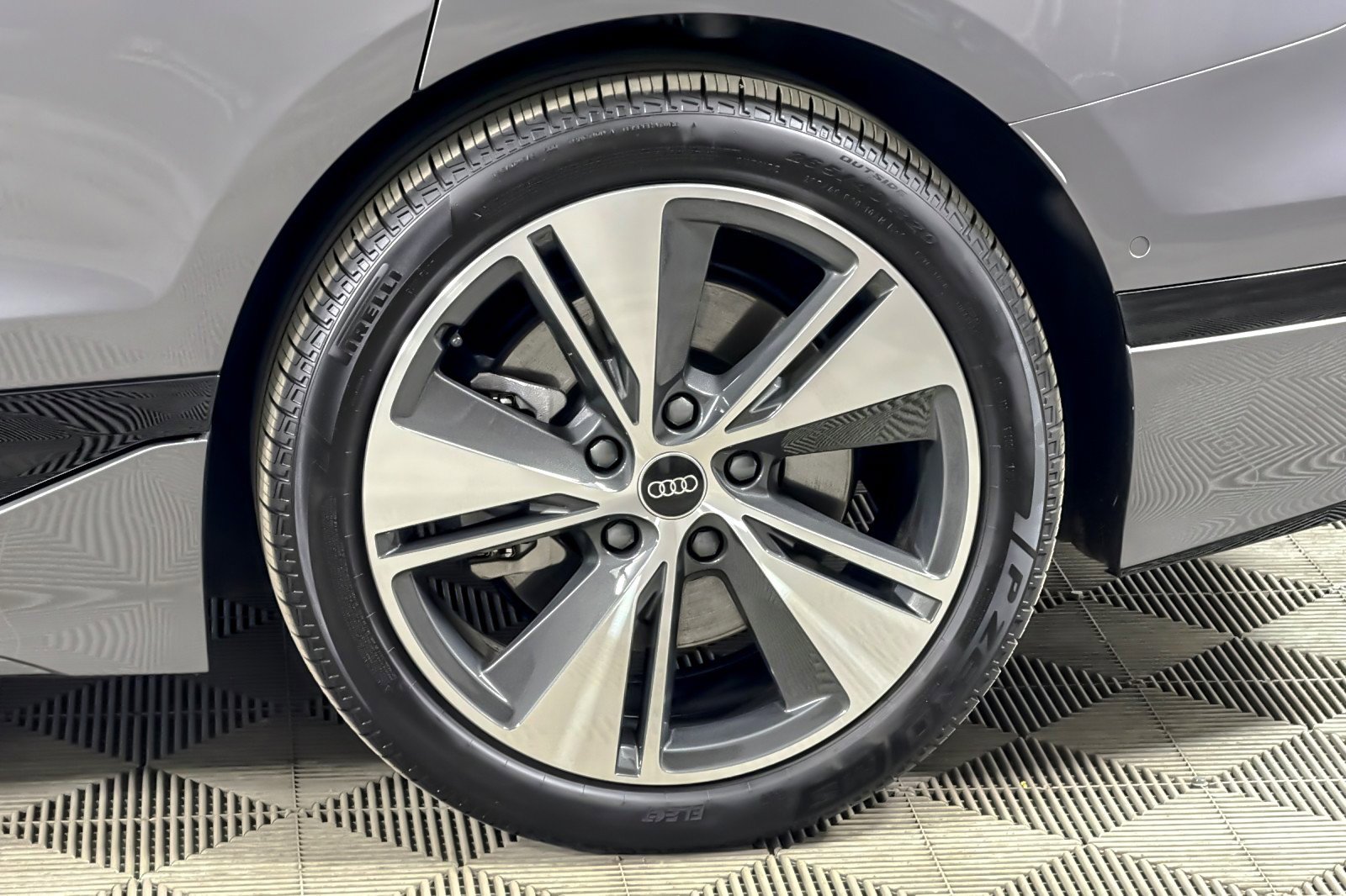 Certified 2025 Audi A6 e-tron Premium Plus w/ Premium Plus image 25