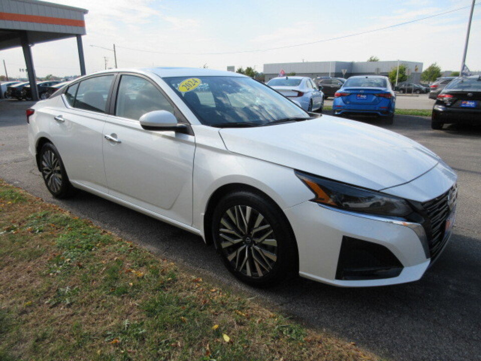 Used 2024 Nissan Altima 2.5 SV w/ SV Premium Package image 7
