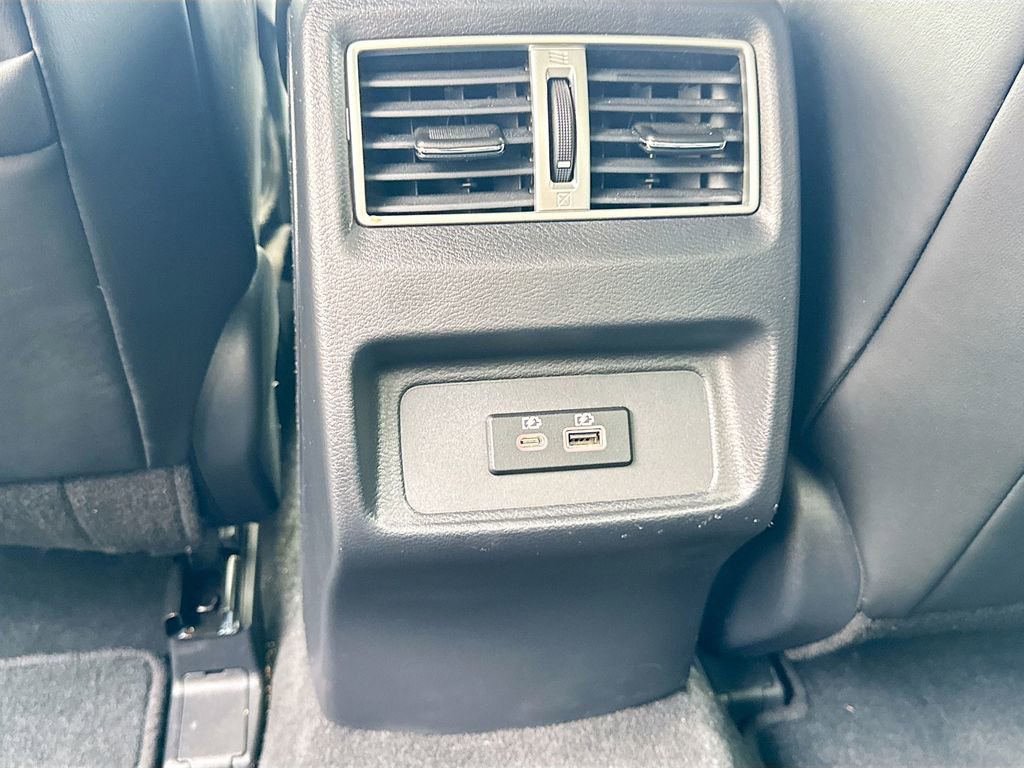 Used 2023 Nissan Maxima SR w/ Sport Mat Group FWD image 27
