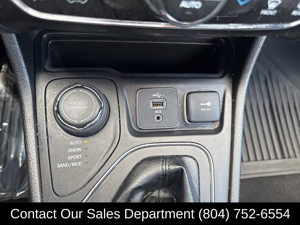 Used 2021 Jeep Cherokee Latitude Lux w/ Comfort/Convenience Group AWD/4WD image 23