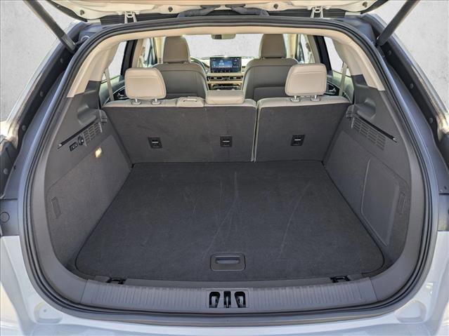 Used 2023 Lincoln Nautilus Standard image 6