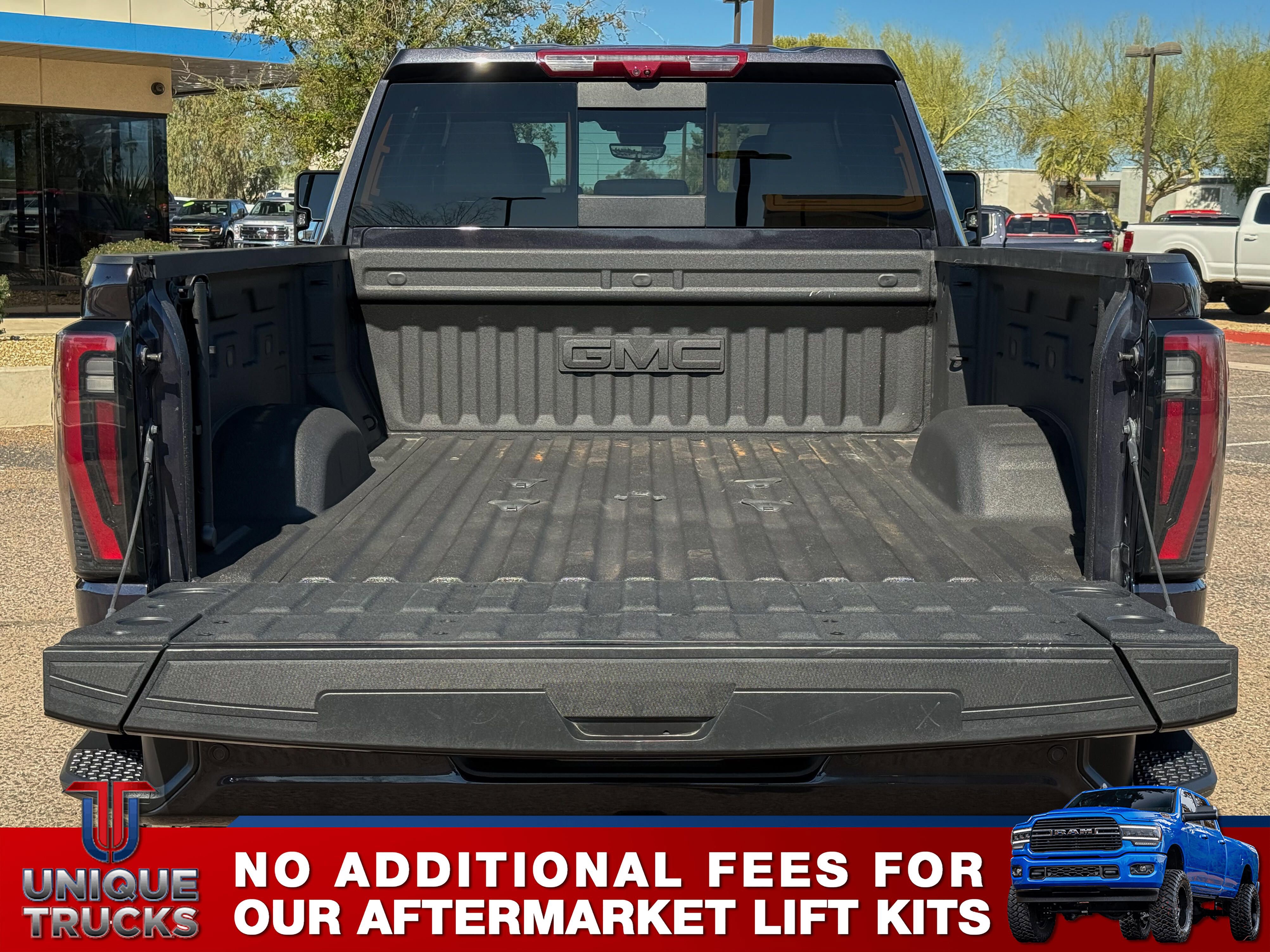 Used 2025 GMC Sierra 2500 AT4 w/ AT4 Premium Plus Package AWD/4WD image 10