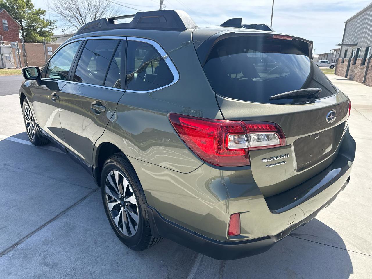 Used 2016 Subaru Outback 2.5i Limited AWD/4WD image 14