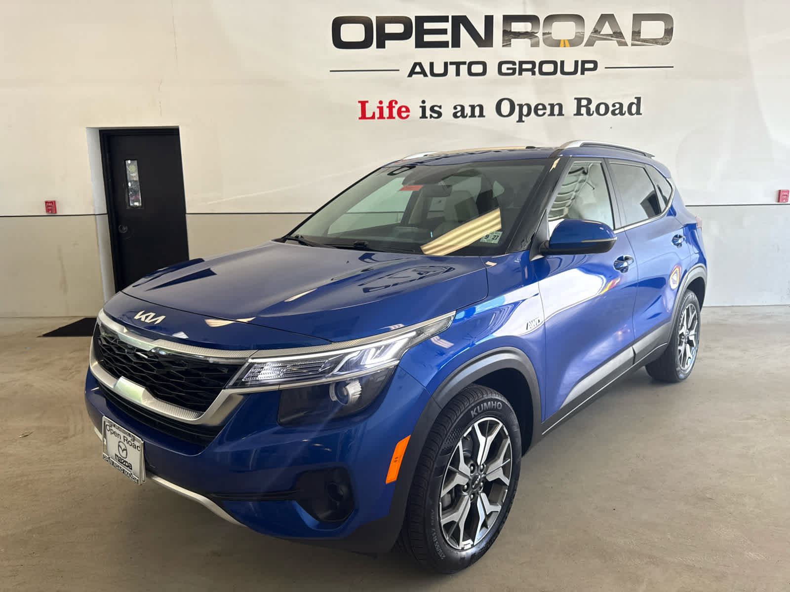 Used 2023 Kia Seltos EX AWD/4WD image 2