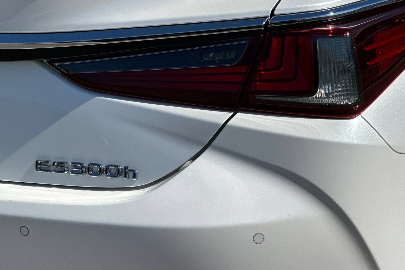 Used 2019 Lexus ES 300h w/ Accessory Package 2 FWD image 28