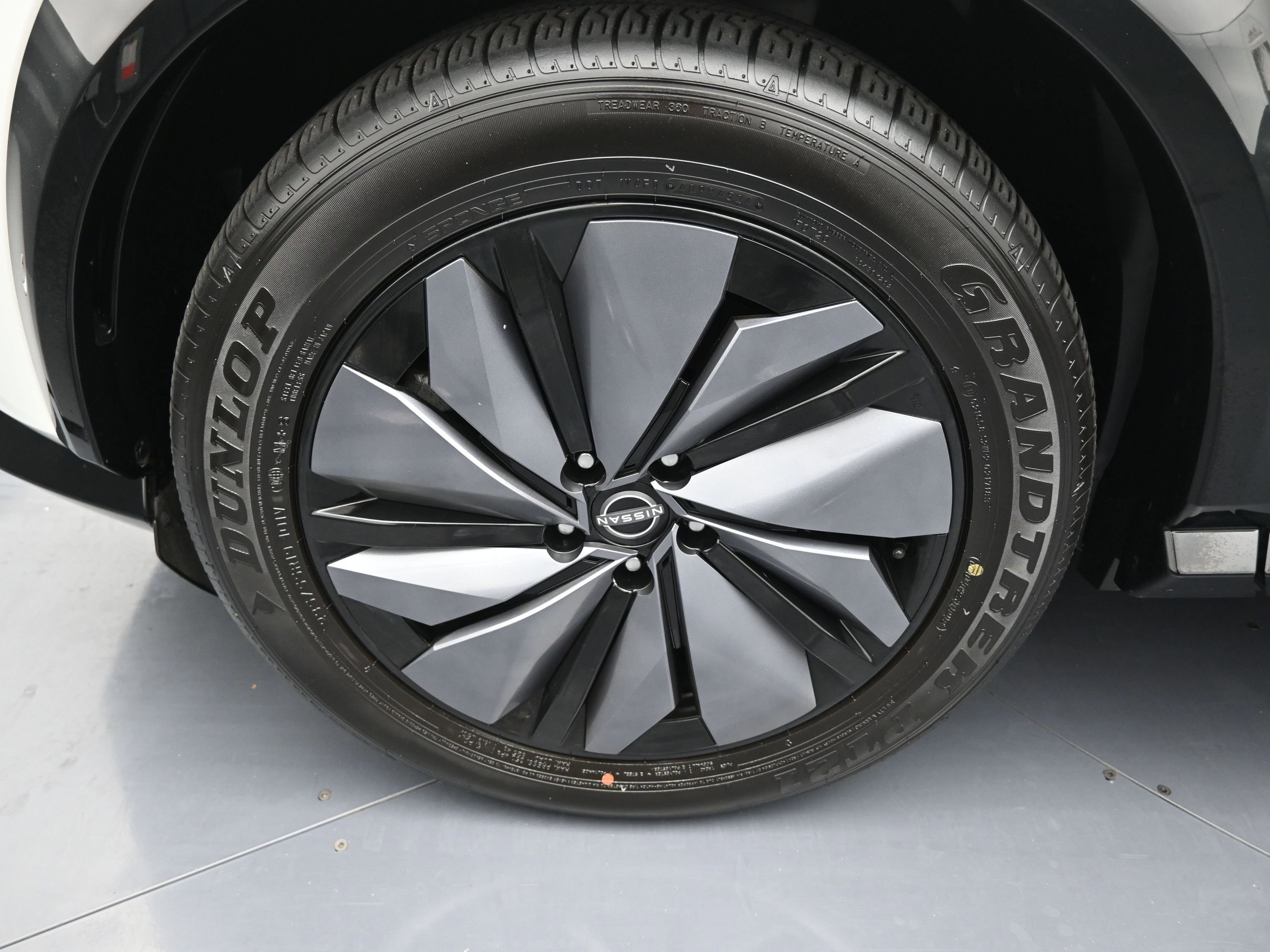 Used 2023 Nissan Ariya image 10